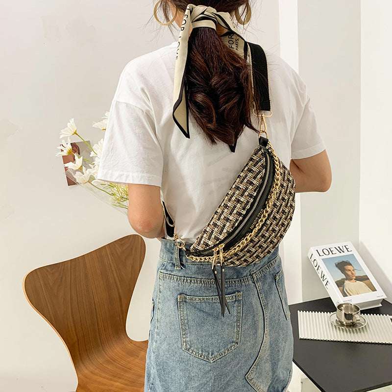 Women's Fashion Shoulder Bag With Chain Detail