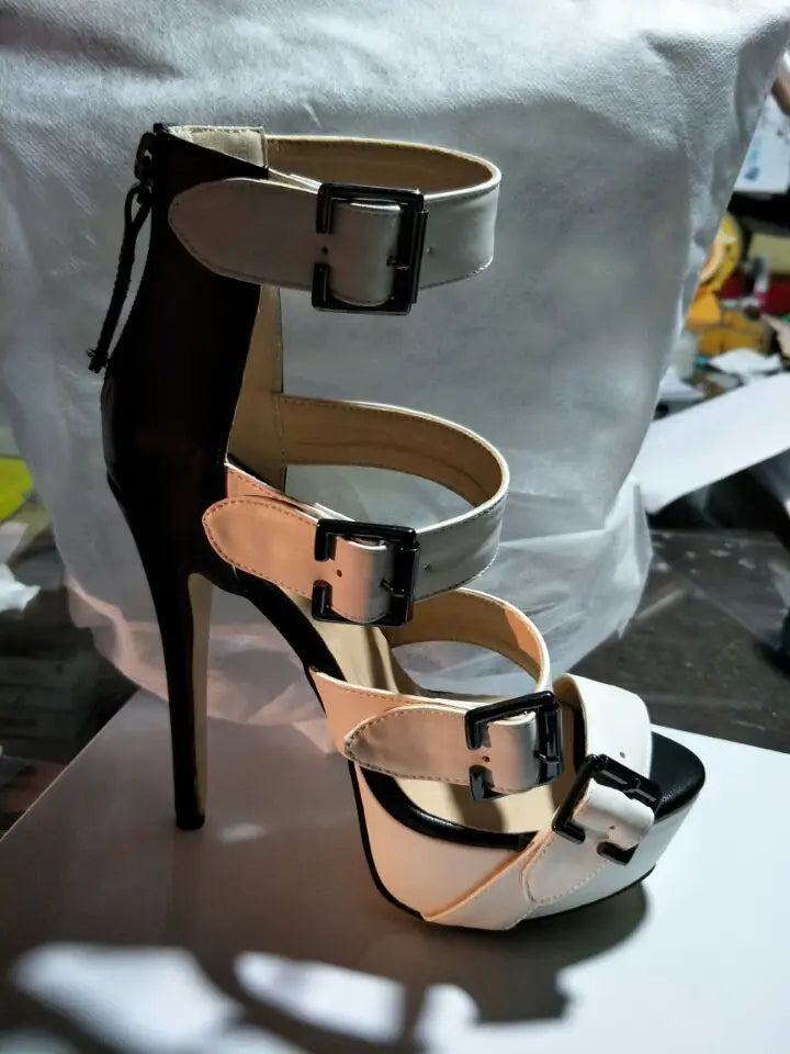 Multi Buckle Platform High Heel Roman Sandals In Plus Sizes (Sandales romaines à talons hauts avec boucles multiples)