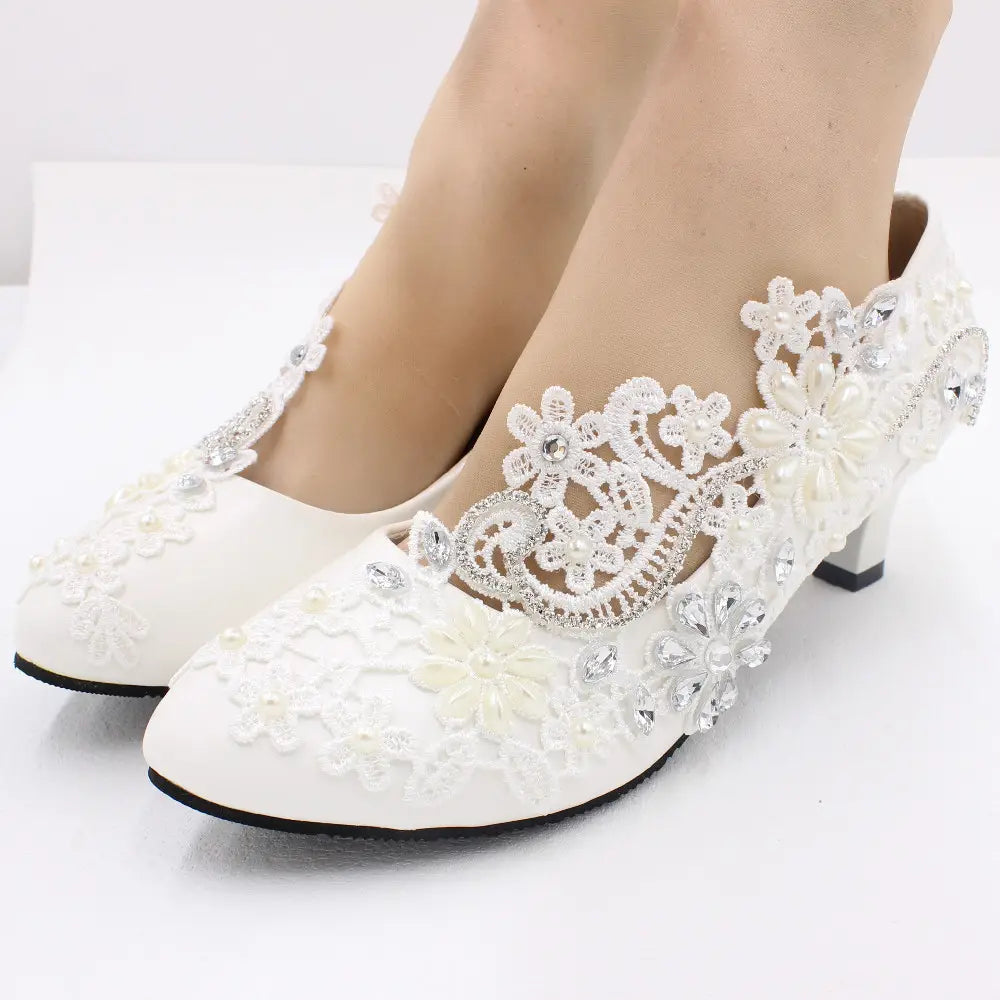 Chaussures de mariage en dentelle blanche et strass au choix