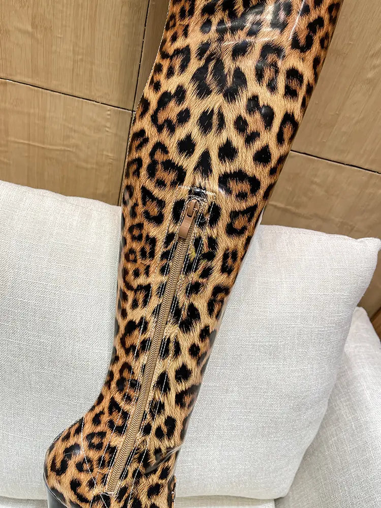 Bottes à talons hauts extensibles à imprimé léopard