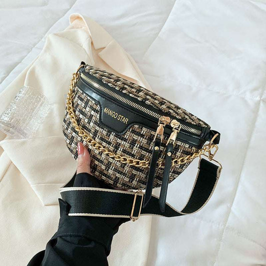 Women's Fashion Shoulder Bag With Chain Detail