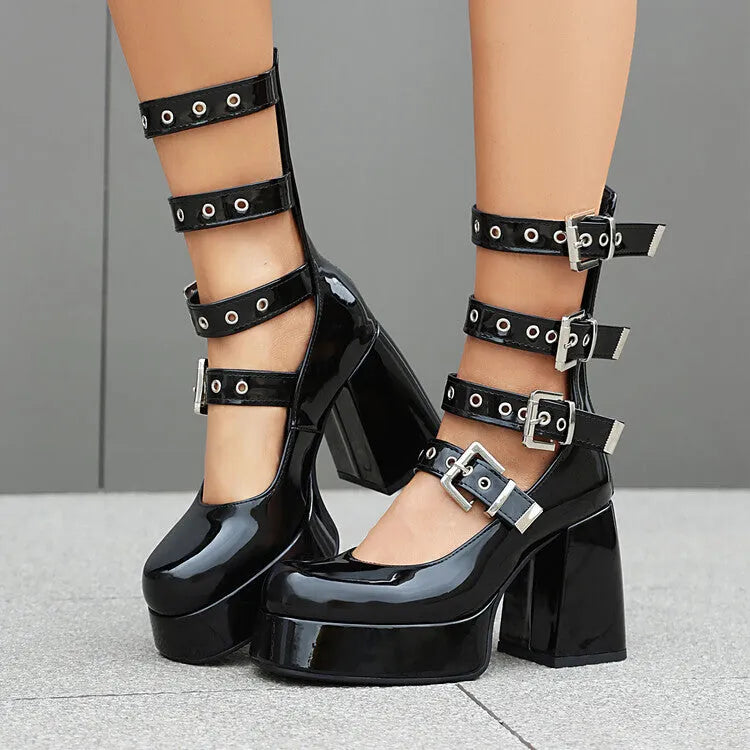 Schuhe mit mehreren Schnallen, klobigem High Heel und quadratischer Zehenpartie 