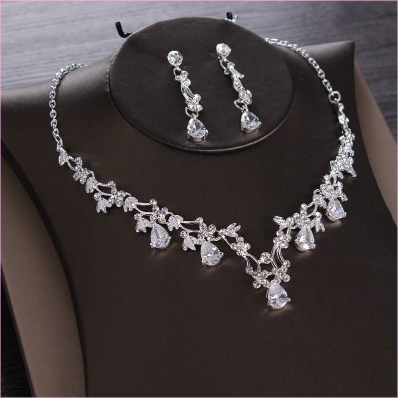 Elegant Bridal Jewelry Set for Bride Seeking Style on Her