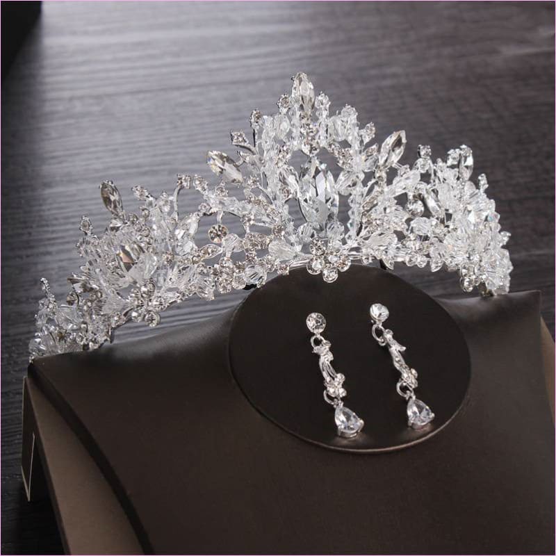 Elegant Bridal Jewelry Set for Bride Seeking Style on Her