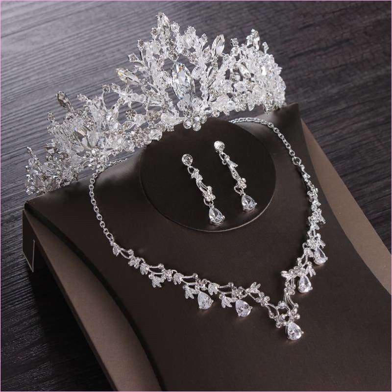 Elegant Bridal Jewelry Set for Bride Seeking Style on Her